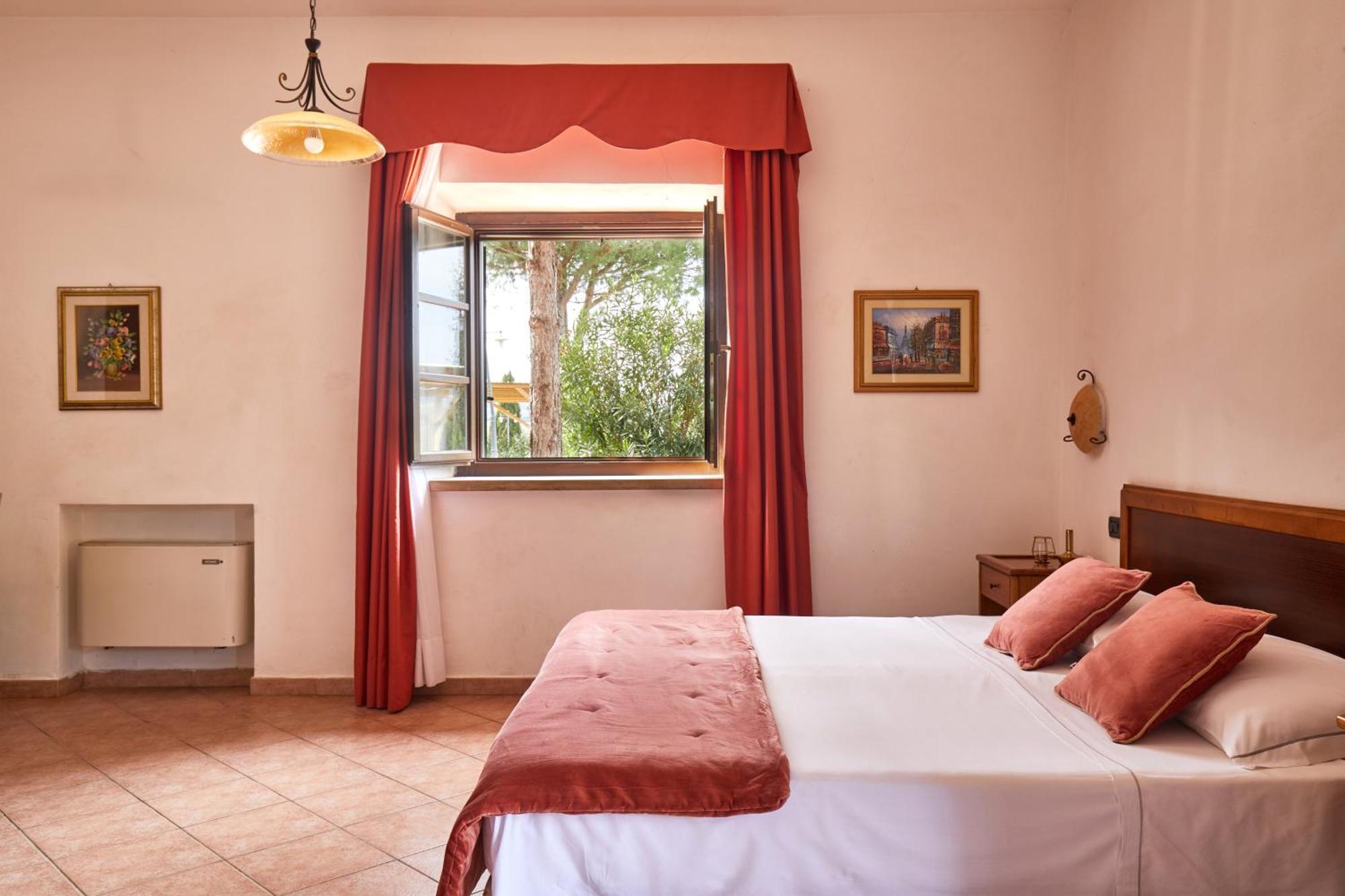 Relais Belvedere بمونتيكاتيني فال دي سيسينا الغرفة الصورة