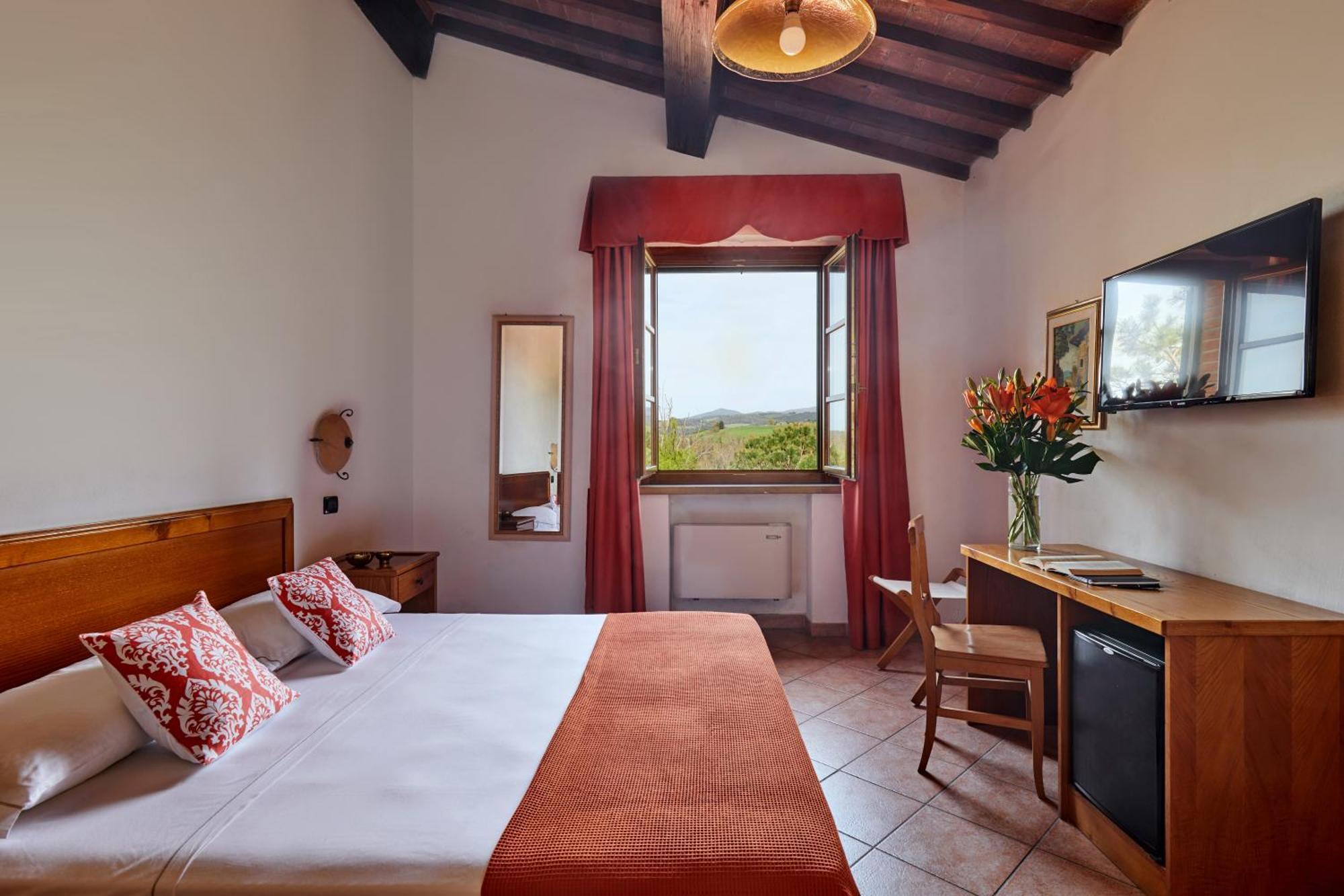 Relais Belvedere بمونتيكاتيني فال دي سيسينا الغرفة الصورة